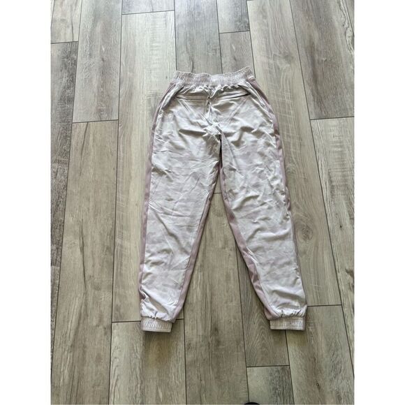 ATHLETA BROOKLYN LINED CAMO JOGGERS SIZE 0 - Picture 5 of 13